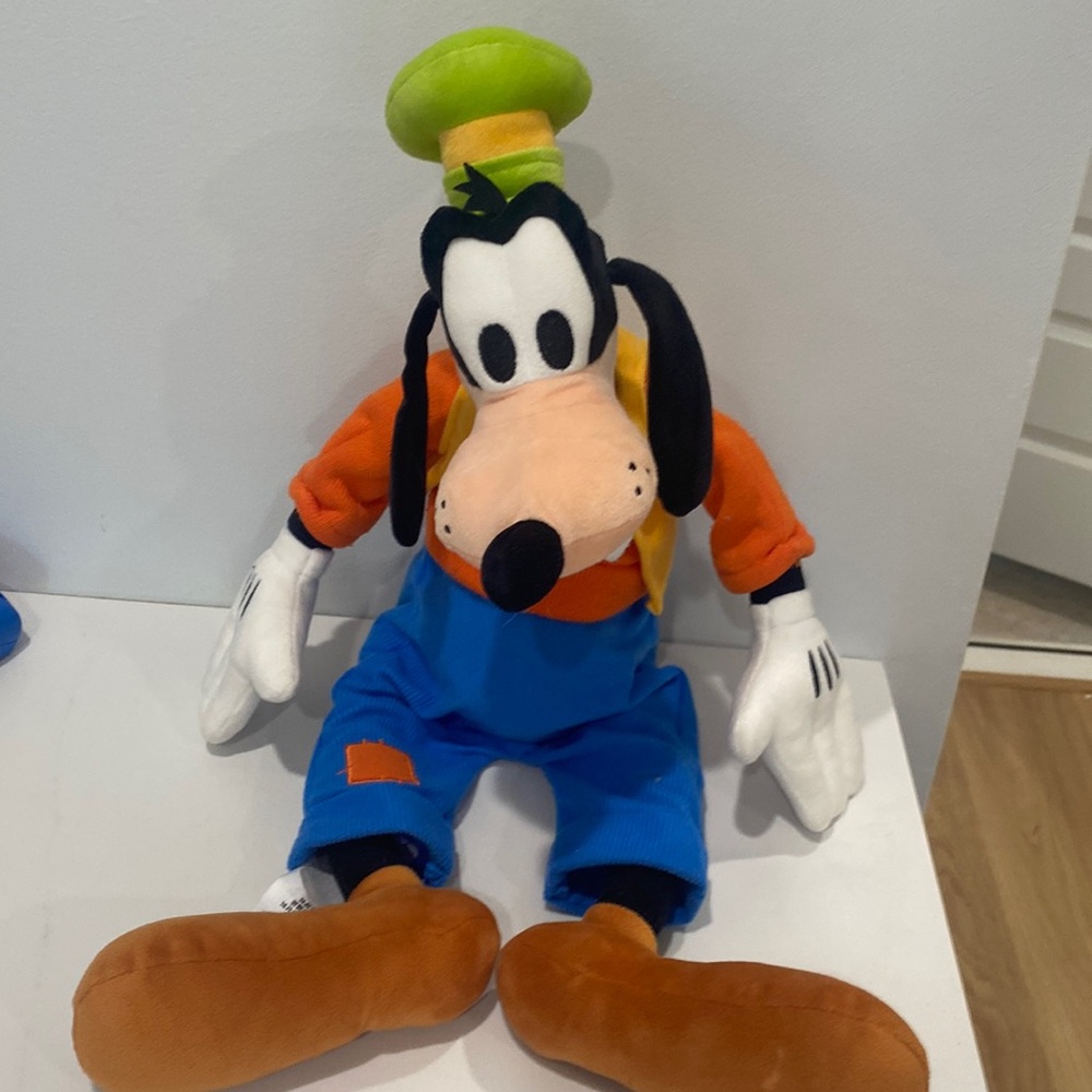 Disney Store GOOFY Yellow Vest 20" Plush Doll Stuffed Toy